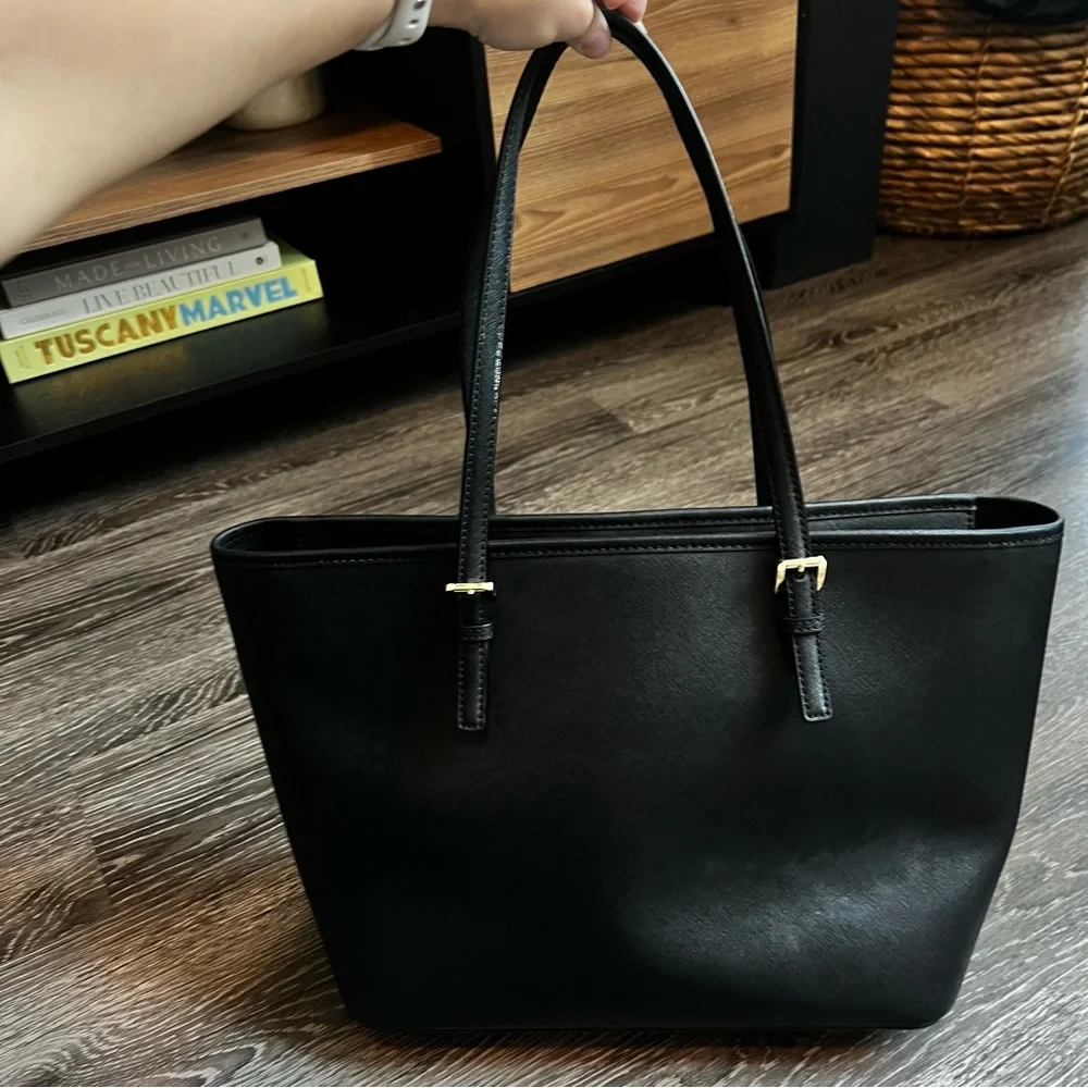 Michael Kors Quinn Large East West Top Zip Tote Bag